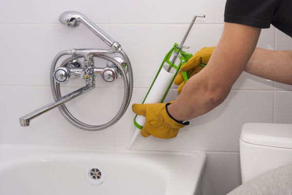 Bathtub Caulking in Bentonville